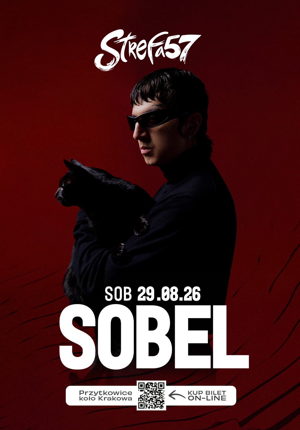 Mężczyzna w ciemnym ubraniu i okularach przeciwsłonecznych trzyma czarnego kota na czerwonym tle, promując festiwal. Biały tekst brzmi "Strefa57, SOB 29.08.26 i SOBEL". Kody QR i informacje o biletach pojawiają się na dole.